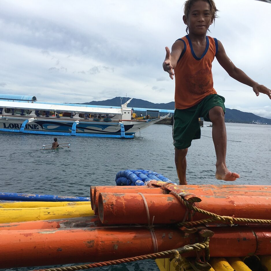 Фото с борта корабля.