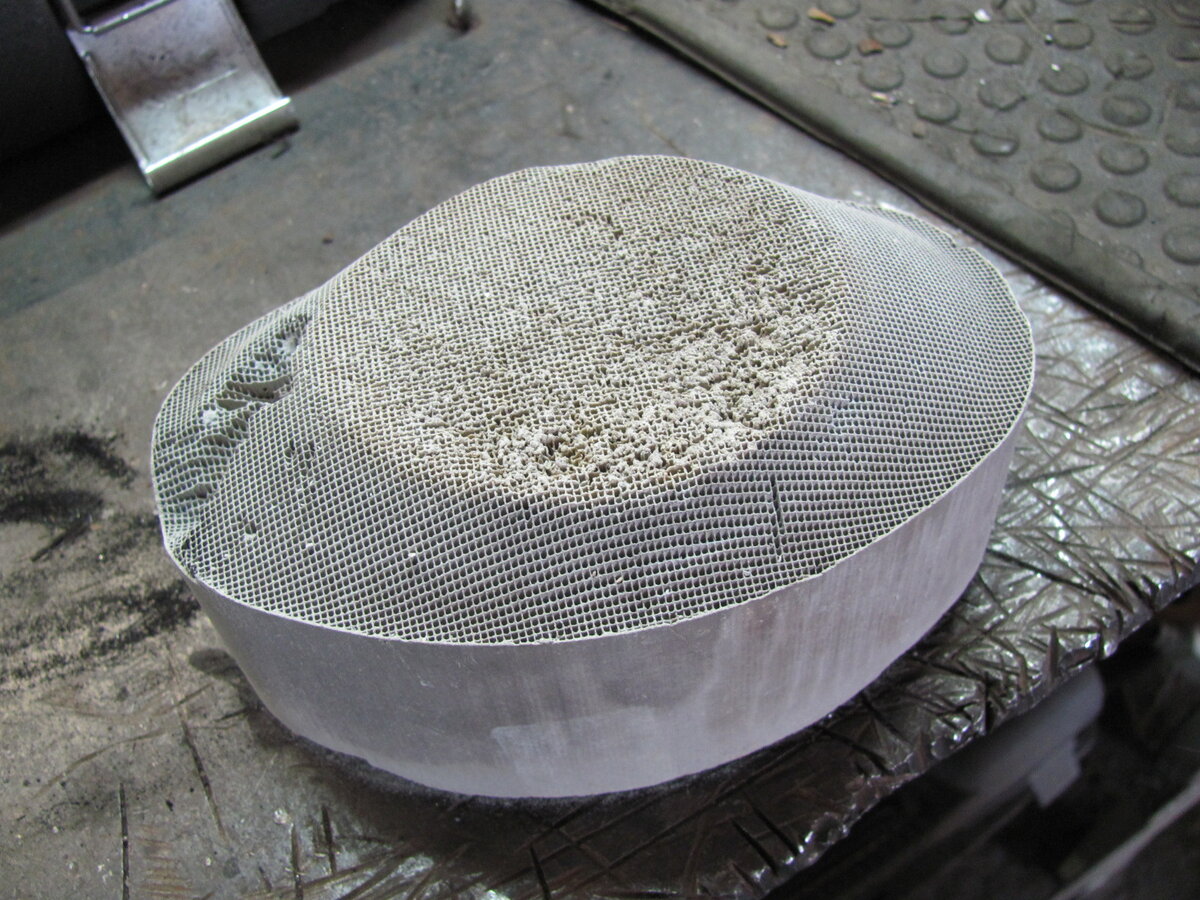 вышедший из строя катализатор