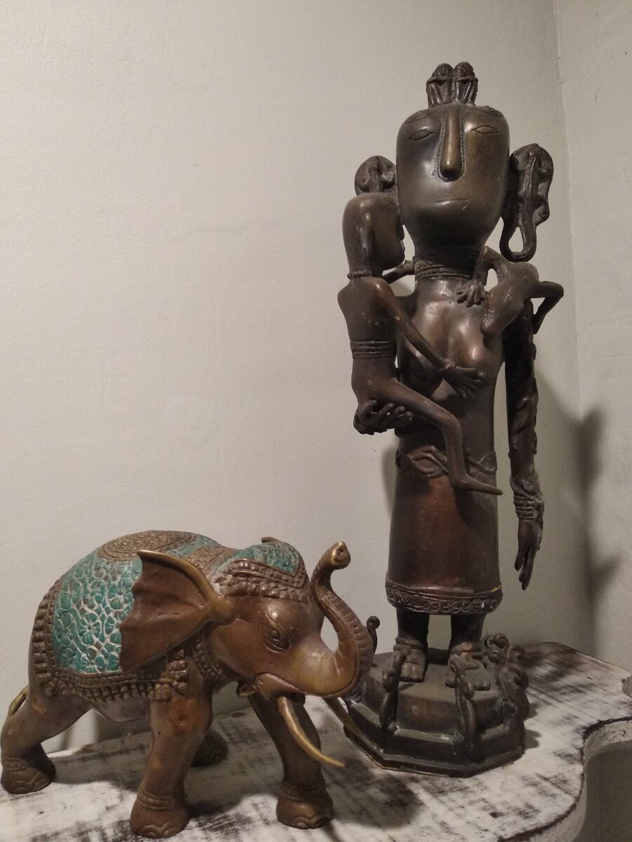 статуэтки из того самого туалета, дверь я не сфоткал, тупанул.