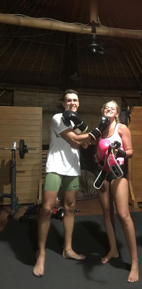 Мои друзья испанцы, но статья не о них.