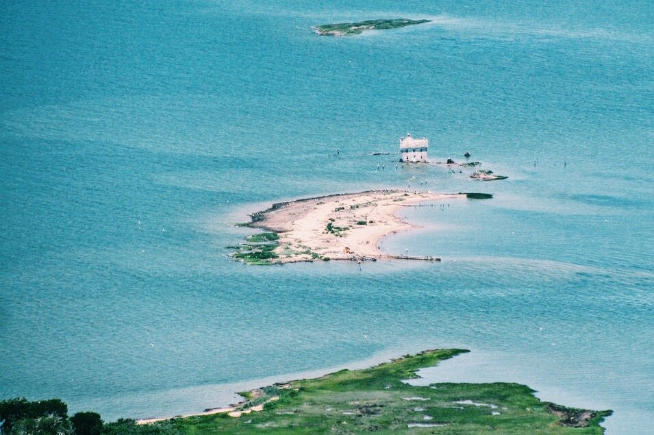 Остров с последним сохранившимся домом