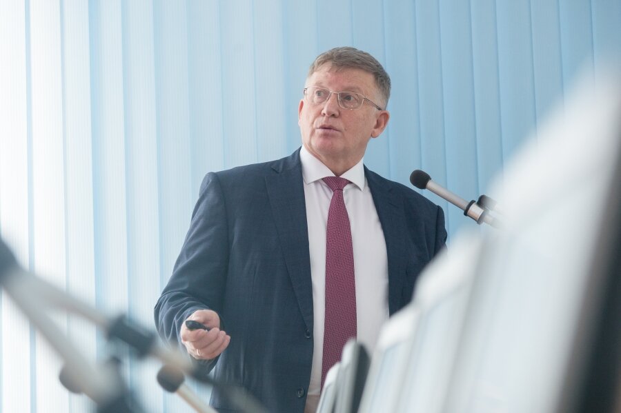 Выступление ректора ЮУрГУ на пленуме ФУМО. Фото Олега Игошина