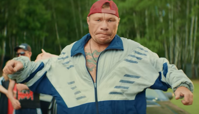 кадр из клипа Реввы