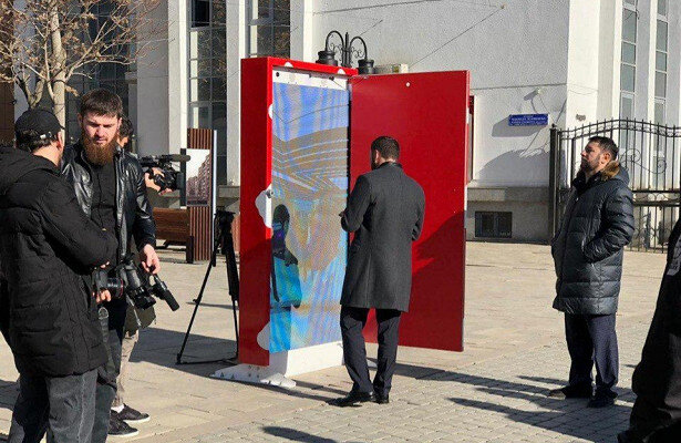 Грозный. Чеченская Республика. Смарт-дверь в город Шали.