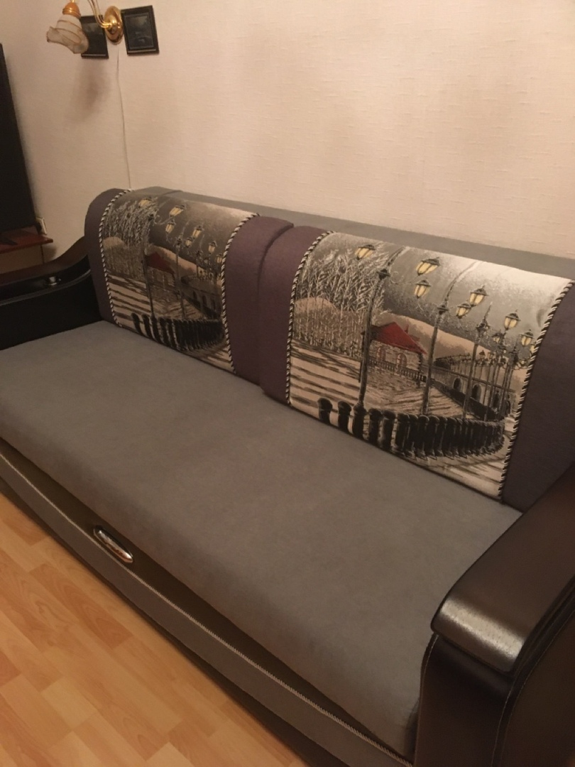 Ein Couchpotato - существительное, имеющее значение лежебока. 