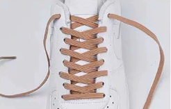 1. Вденьте ваши обычные шнурки