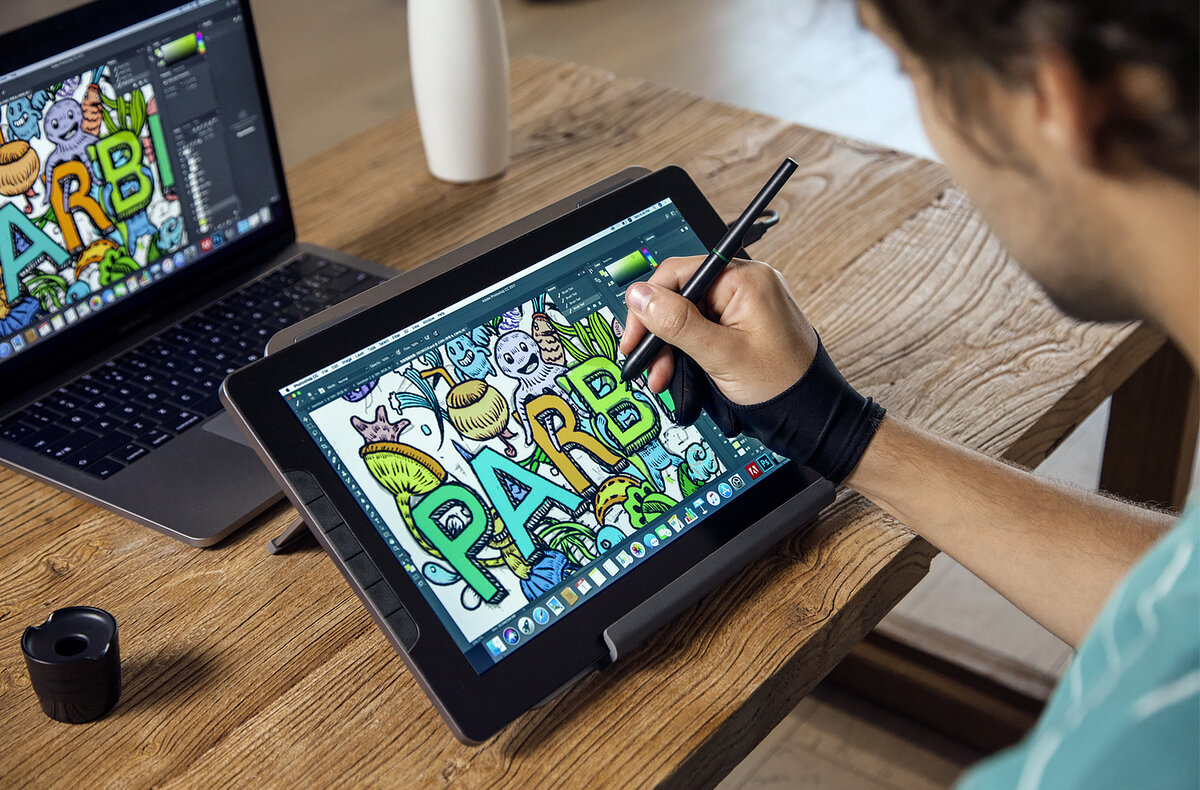 Графический монитор с диагональю 13". Стоимость 300$