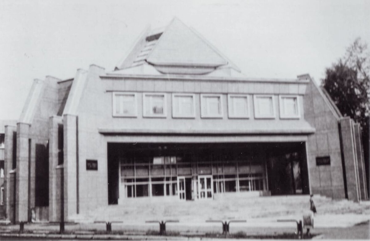 Городской дворец пионеров имени Н. К. Крупской, 1985-86гг. Источник: pastvu.com