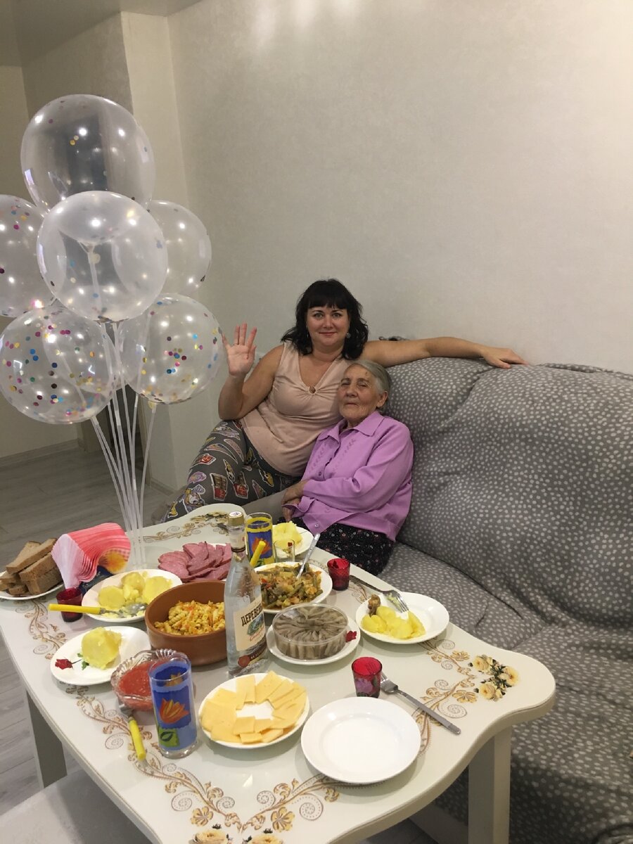 Я с соседкой на ее Дне рождения 