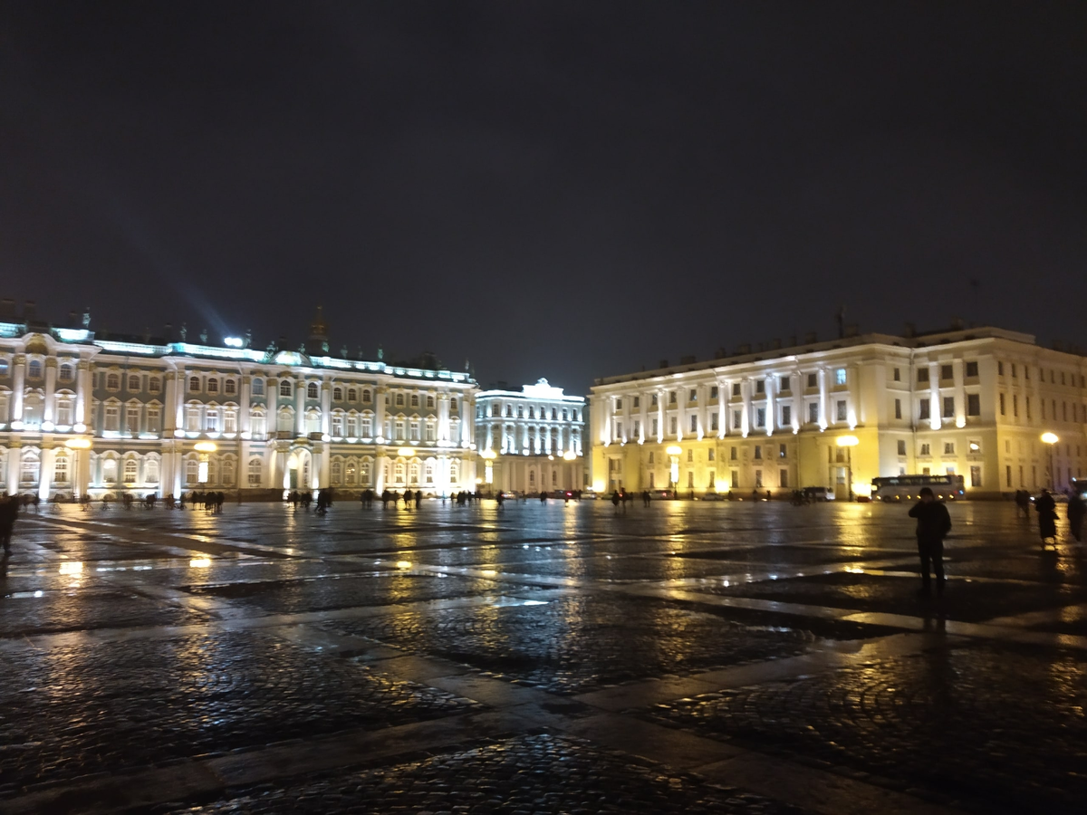 Дворцовая площадь в Санкт-Петербурге