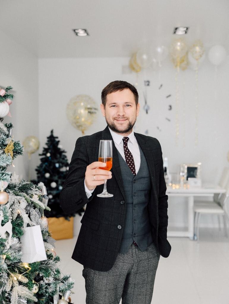 Автор канала- Константин Кузьмин! Пишу только что сам видел, делал, пробовал и знаю) всех со старым Новым годом! 