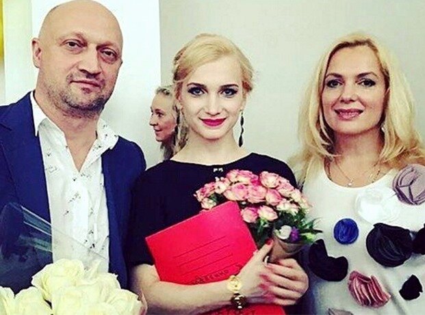 Дочь Полина с родителями.