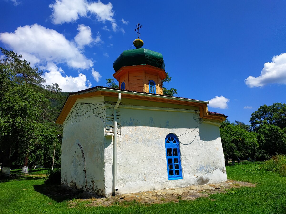 храм в архызе