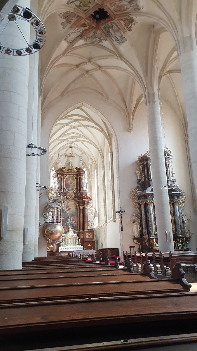 Алтарь в костел св. Николая ( Kostel sv. Mikuláše)