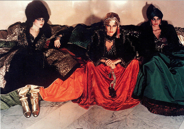Модели Yves Saint Laurant из коллекции "Opera-Ballets russes", 1976.