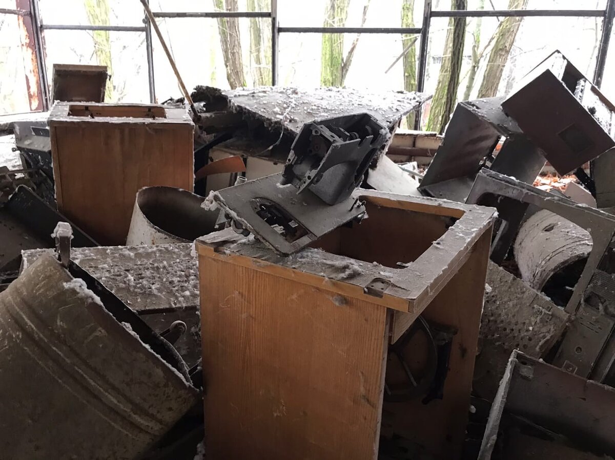 Заброшенный магазин бытовой техники в Припяти. Электротовары СССР всё еще на месте