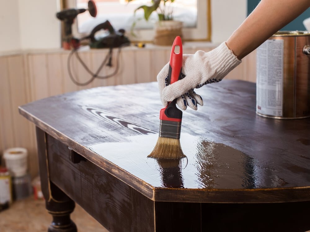 Как и чем полировать полированную мебель? И стоит ли ее вообще реставрировать?