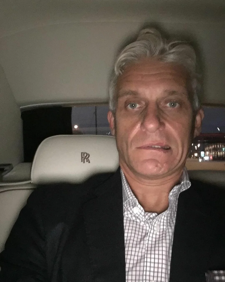 тинькофф селфи. тинькофф селфи. олег тиньков розовые волосы. тинькофф безопасность. подтвердить платёж тинькофф.