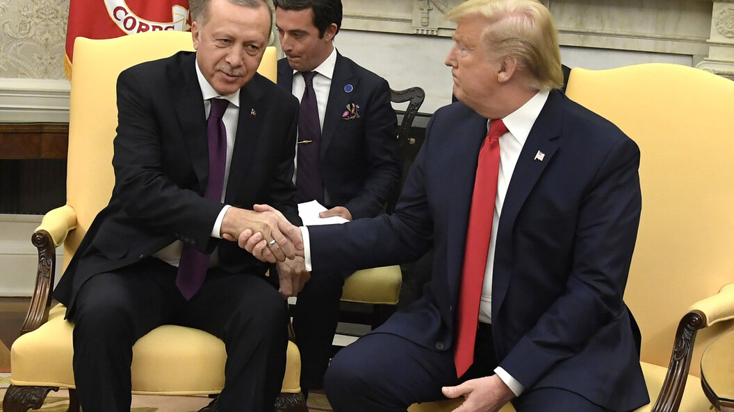 Рукопожатие крепкое, глаза такие добрые...