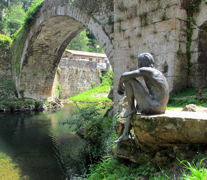 Памятник в Льерганес