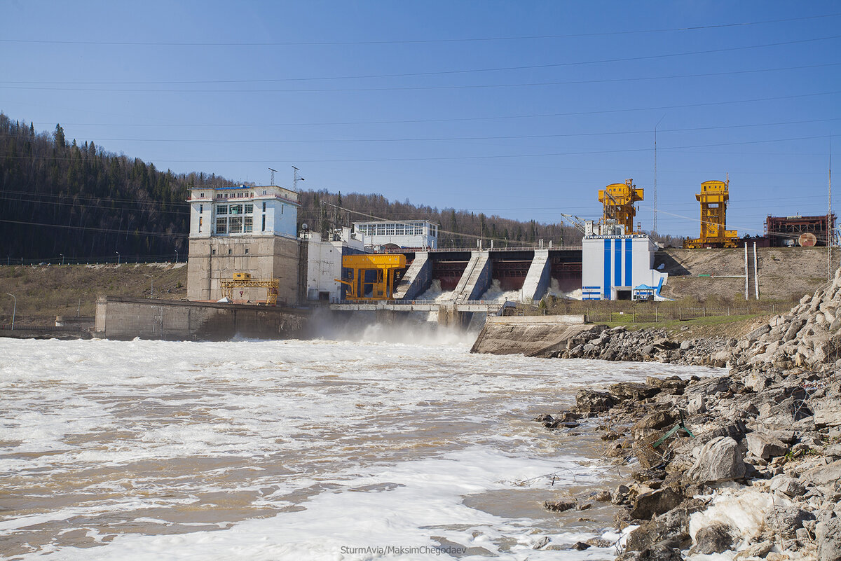 Спуск водохранилища. Павловская ГЭС Нуримановский район. Уфа Павловка ГЭС. Плотина Павловская ГЭС. Павловская плотина Башкирия.