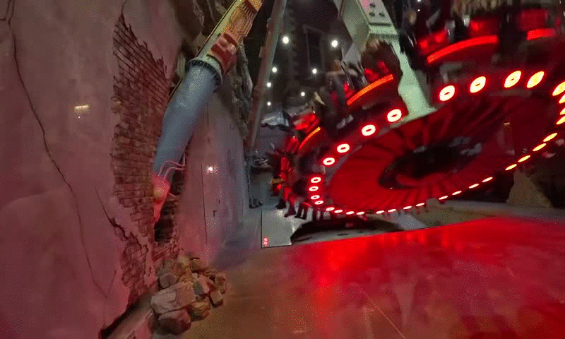 Аттракцион "Молот судьбы" в парке Остров мечты