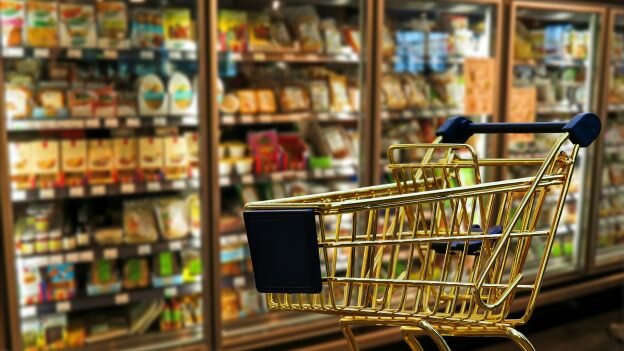 Запас на время пандемии: 7 продуктов, которые мы зря считаем «вечными» и закупаем впрок