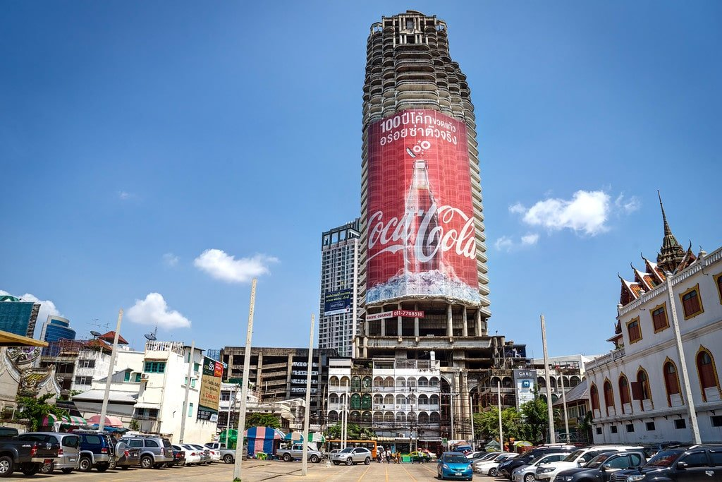 Unique tower. Саторн Бангкок. Башня Саторна Таиланд. Бангкок небоскреб-призрак Sathorn unique. Саторн Юник Тауэр.