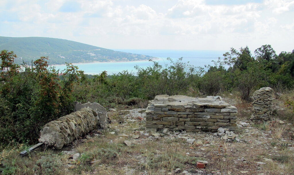 крепость грозовые ворота геленджик. грозовые ворота кабардинка. место съемок грозовые ворота в геленджике. кабардинка грозовые ворота экскурсия. грозовые ворота место съемок.