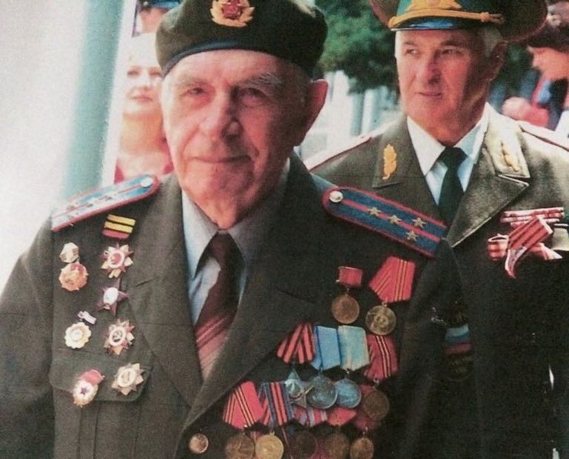 Брат дедушки Татьяны Николая Гладкова (слева) - Алексей Гладков. Ему 96 лет!