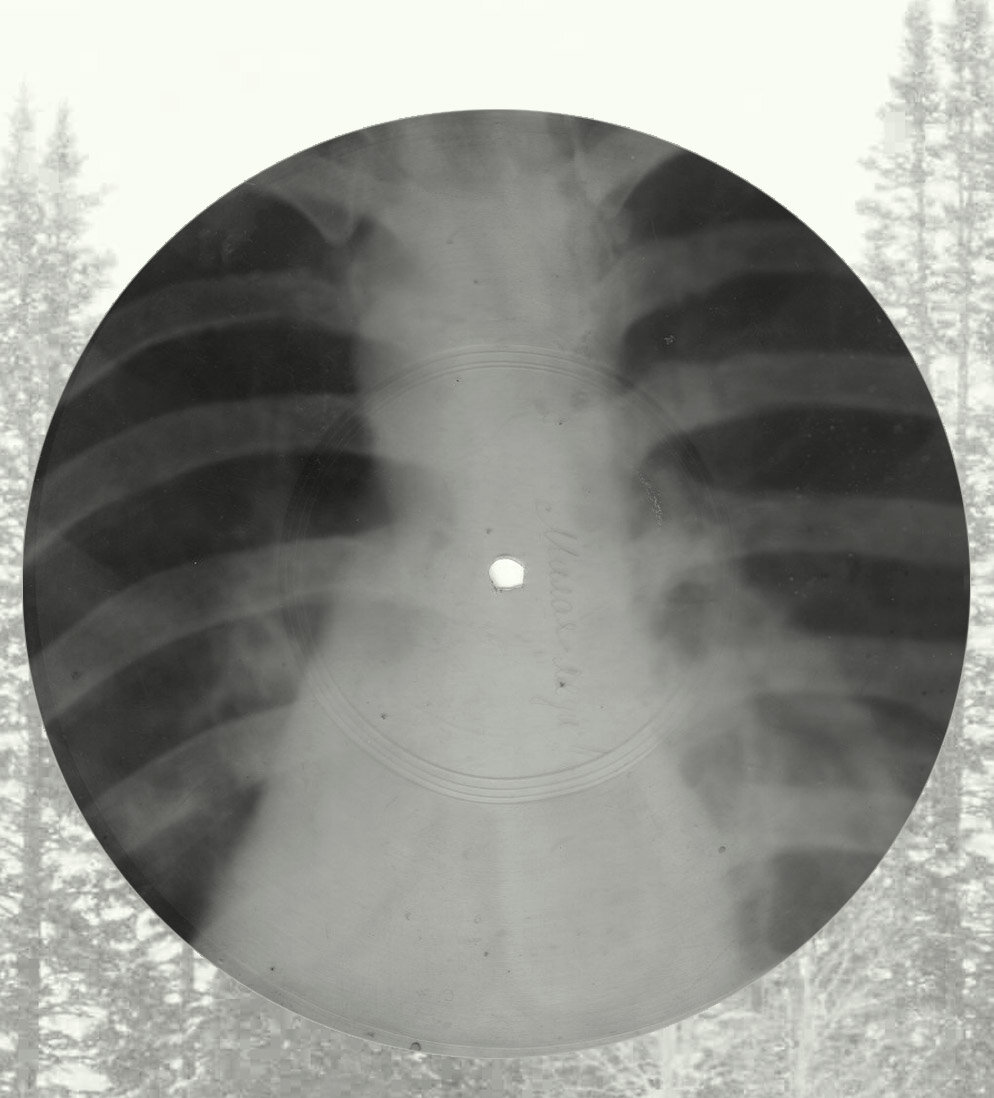 Источник: http://vm.sstu.ru/vystavochnyy-zal/kakaya-muzyka-byla/time1950-1960.php