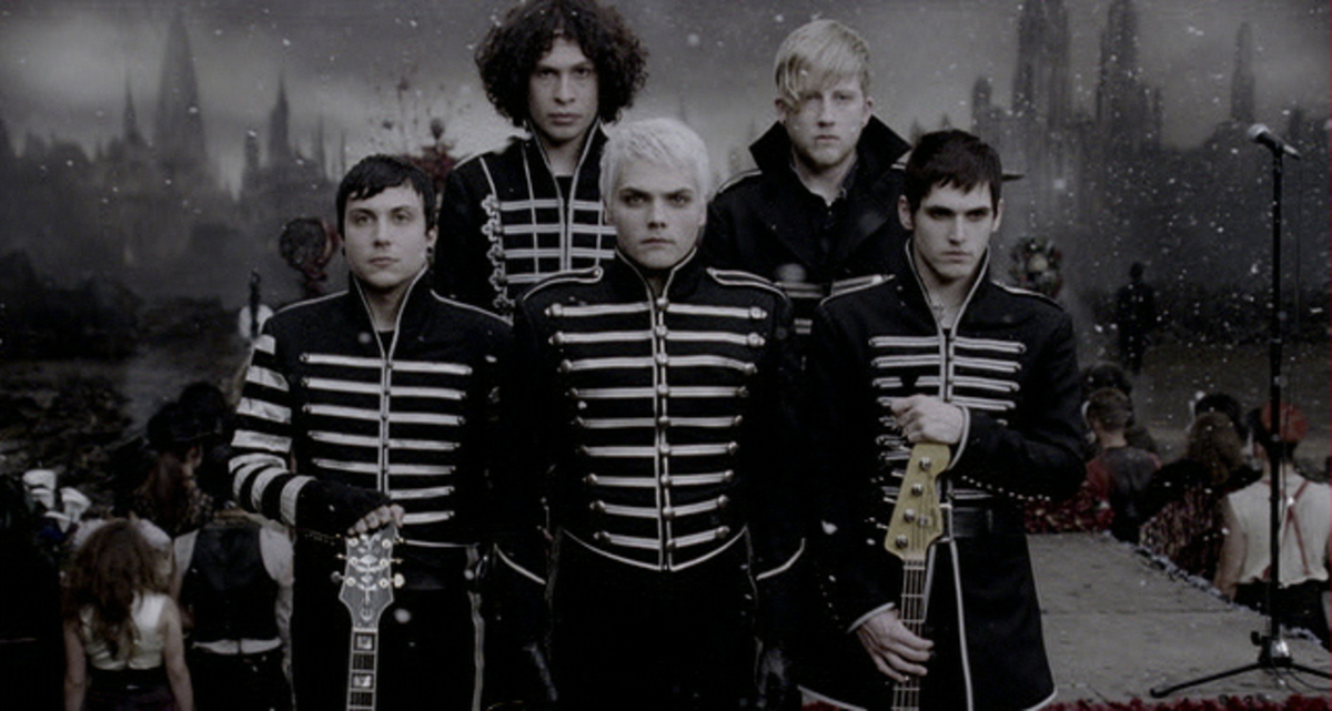 Кадр из клипа Welcome to the Black Parade. О нем в статье позже