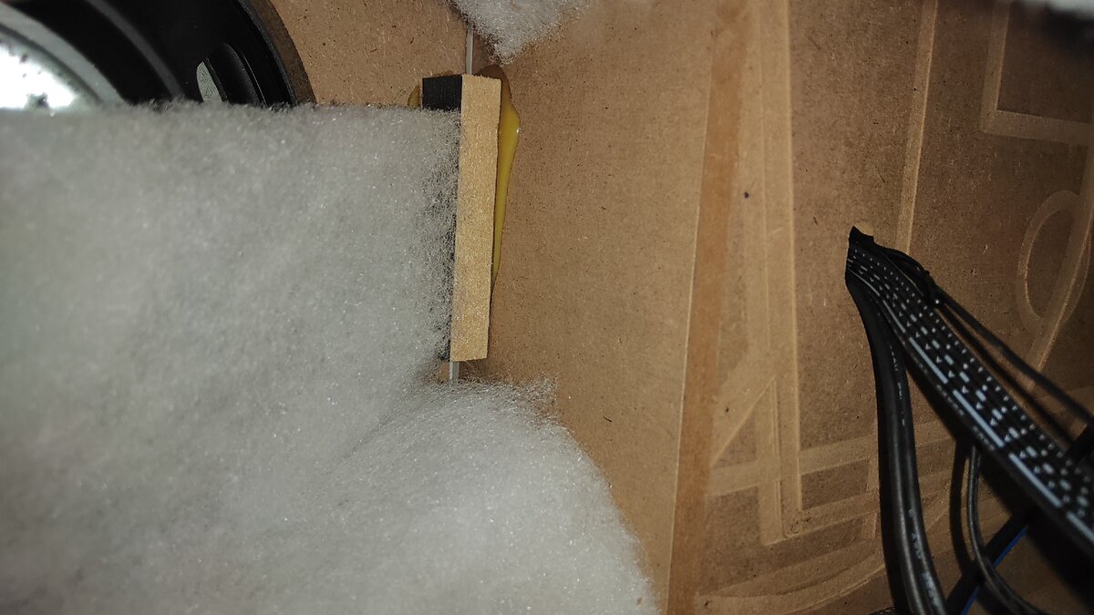 Отдельный короб под среднечастотник 