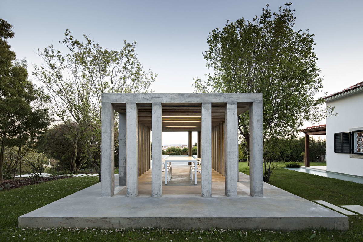 Пергола из бетона с монолитными балками