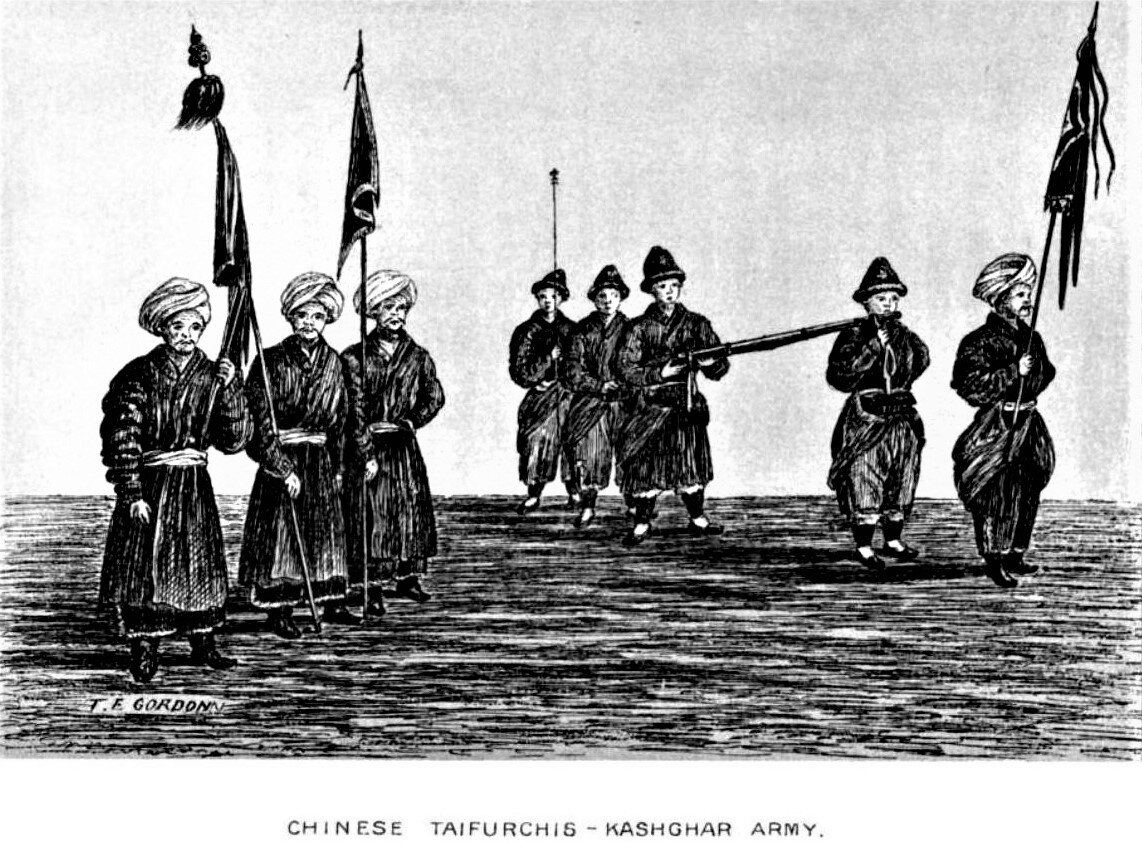 Китайские солдаты с тайфуром и знаменами (рис. 1876 года).