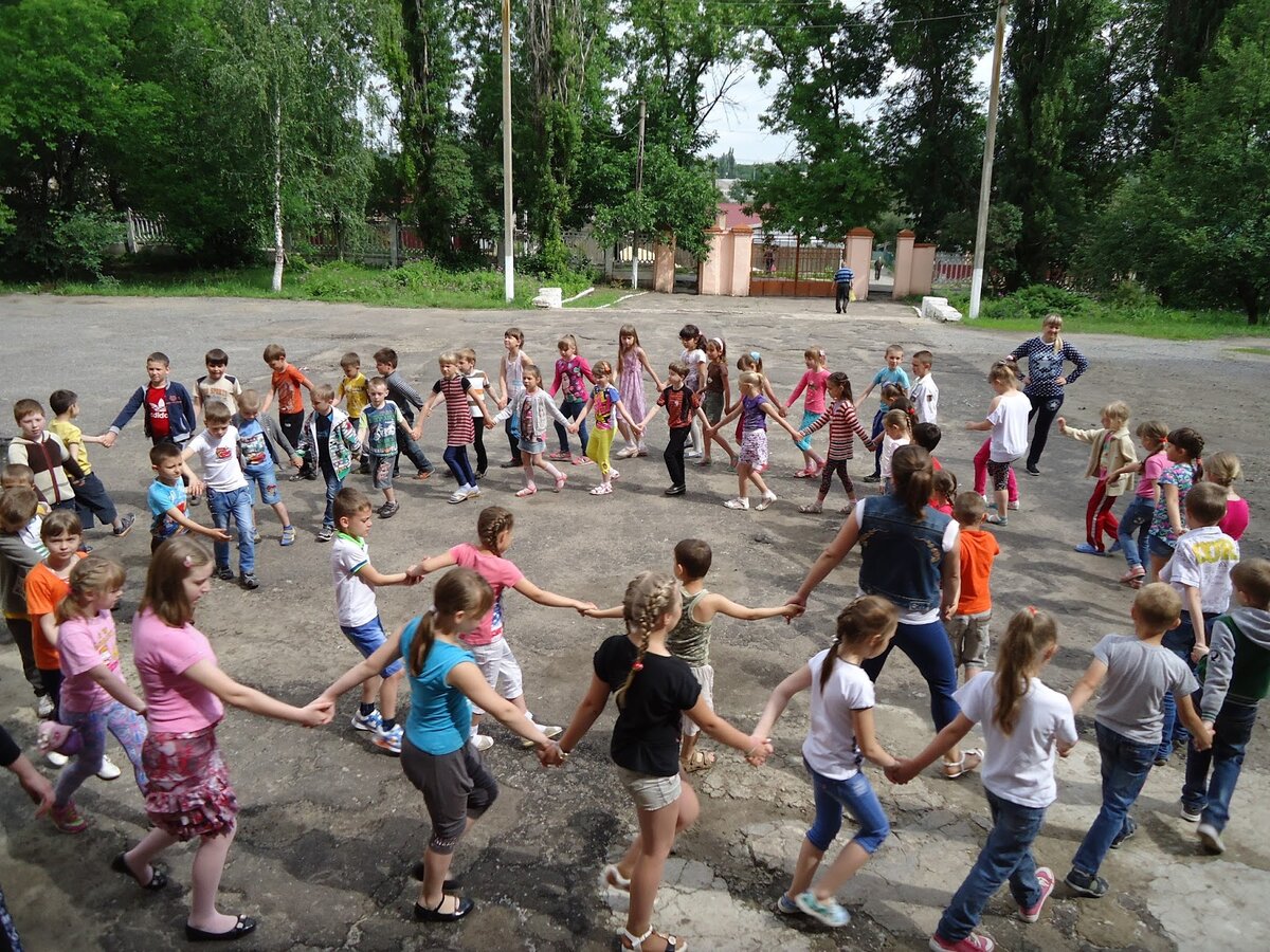 Картинка летняя площадка в школе