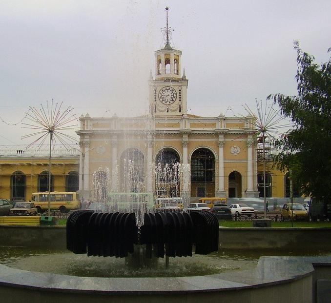 Фонтан в сквере на привокзальной площади Ярославля. Яндекс.картинки