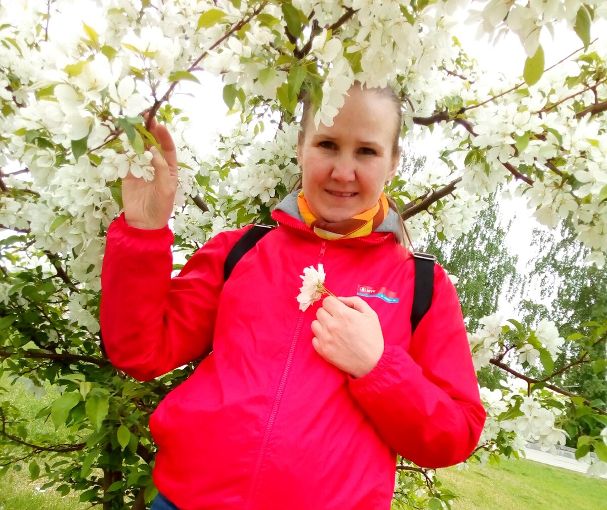 В мае цвели яблони и сирени. Такие ароматы!