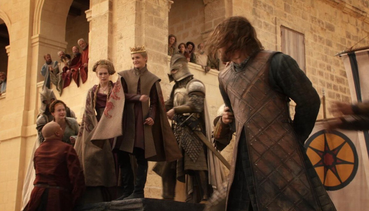 Казнь Неда Старка. Приказ Джоффри казнить Неда - неожиданность для всех. Иллюстрации из открытых источников (Яндекс-Картинки)