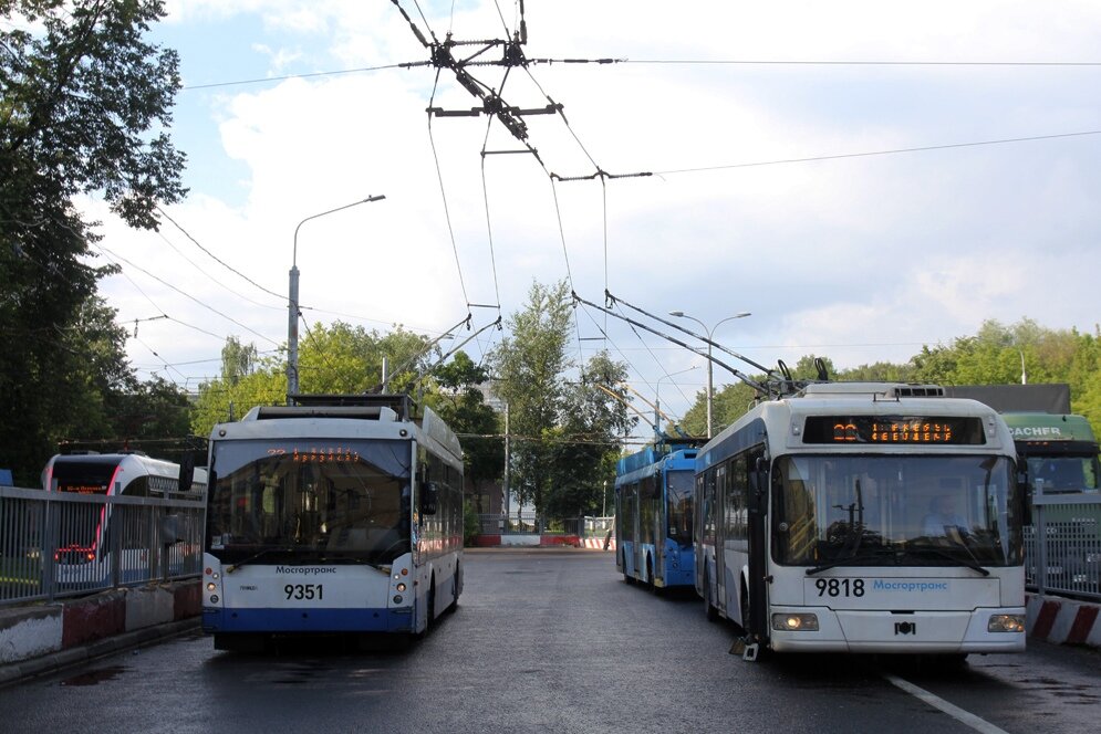 Остановка троллейбуса 27. Конечная троллейбуса. Память троллейбуса. Конечная остановка троллейбуса. Троллейбусная линия в Праге.