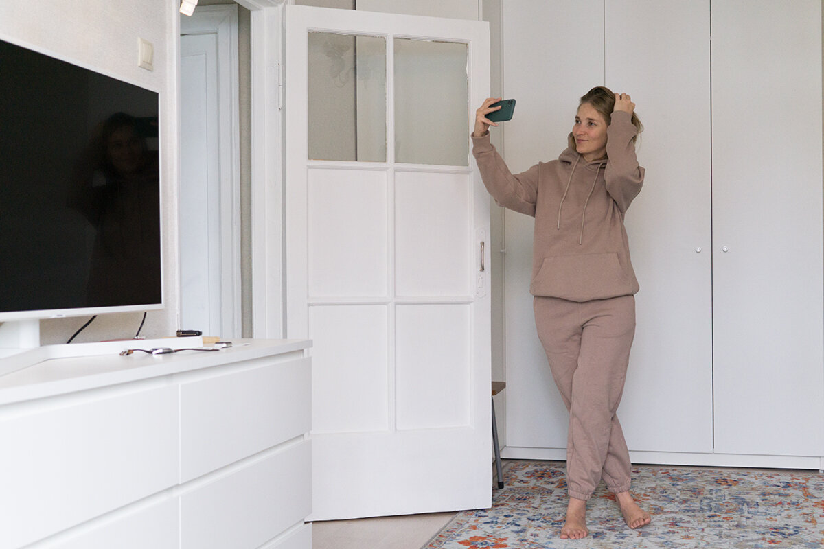 Сначала хотела заказать лавандового цвета (он очень красивый), но решила, что этот будет более в тему к остальным вещам.