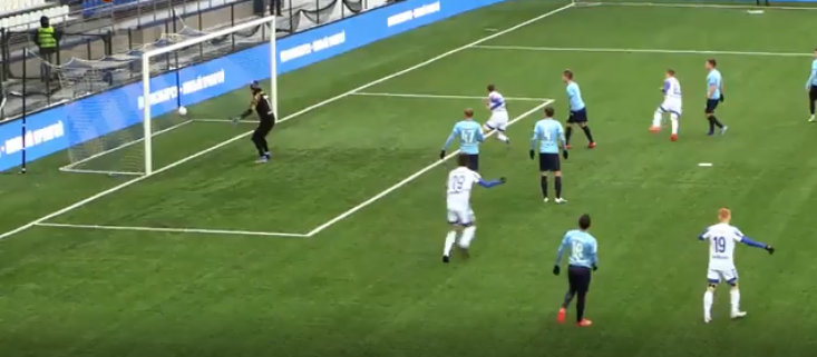 "Оренбург" открывает счет в матче. Фрагмент из трансляции матча "Оренбург"-"Крылья Советов".