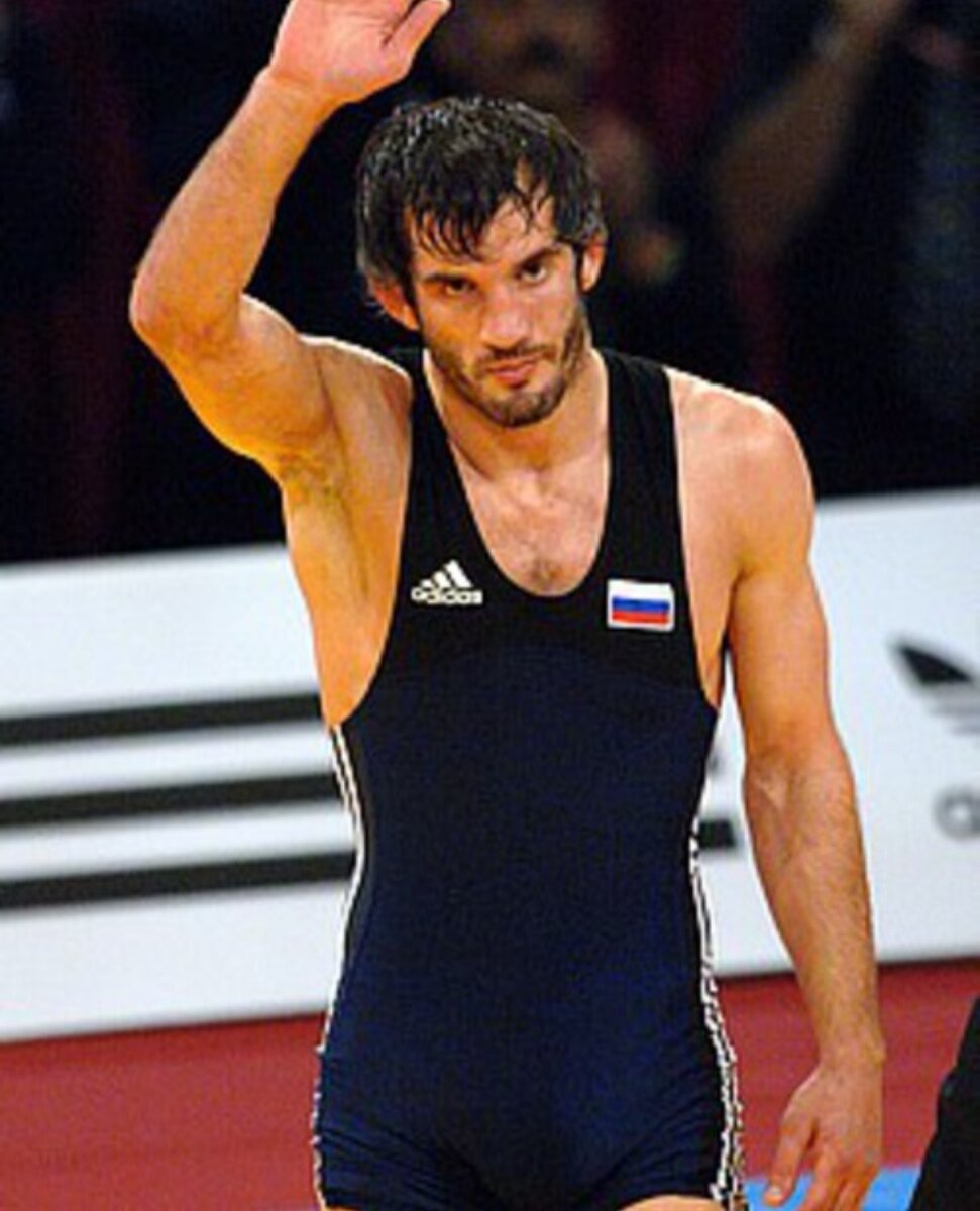 Бувайса́р Хами́дович Сайти́ев (11 марта 1975, Хасавюрт) — российский борец вольного стиля, чеченец по национальности, заслуженный мастер спорта (1995).