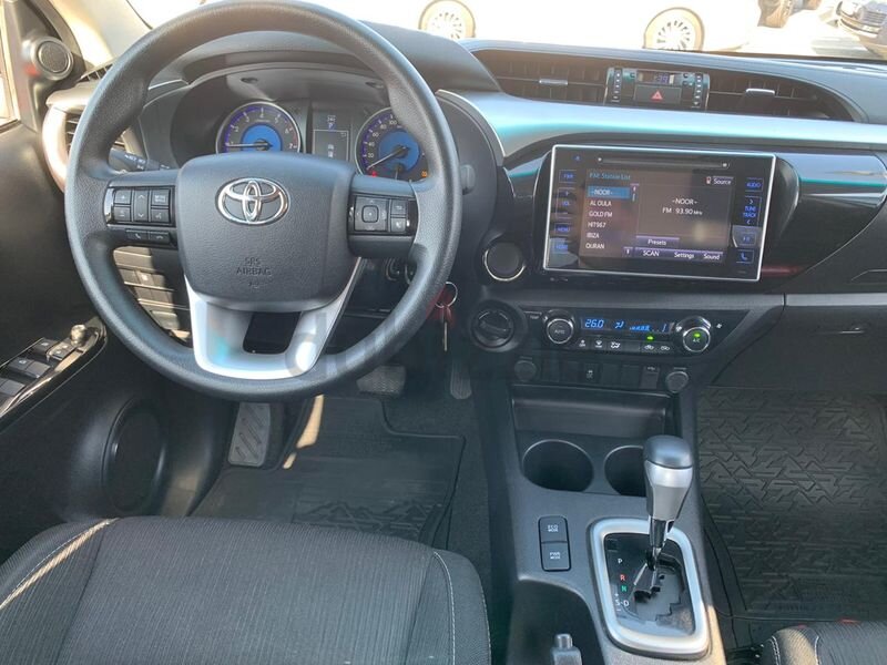 Toyota Hilux. Источник иллюстрации - dubai.dubizzle.com/