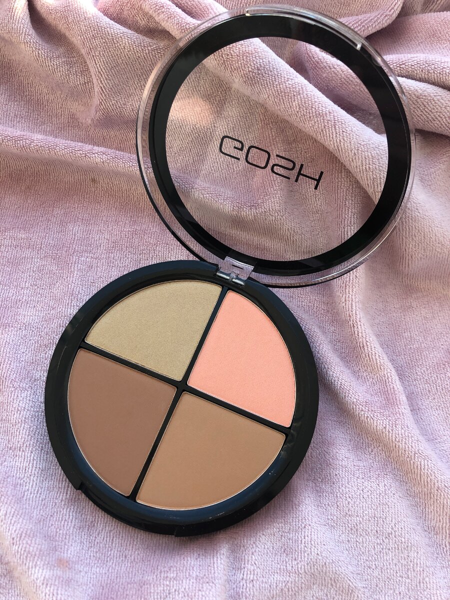 Палетка для контуринга Gosh Contour’n Strobe оттенок 002 на дневном свету.
