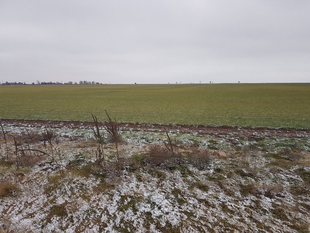 Зима и лето мирно сосуществуют рядом, так же как и разные народности в Крыму.