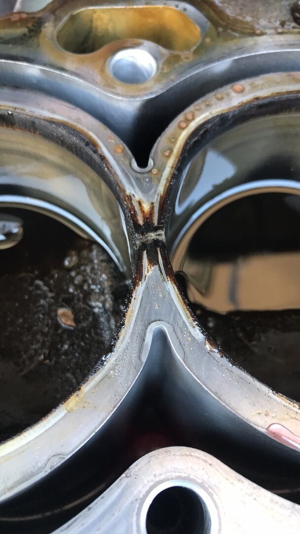 Опасался, что придется снимать и шлифовать в дополнение к плоскости ГБЦ еще и блок. Но пронесло.