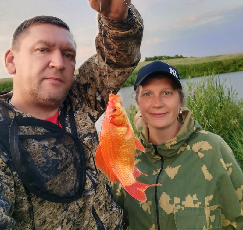 С женой на частном пруду. Золотую рыбку поймали !
