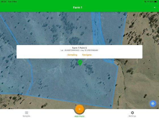 Вид карты и точка отбора проб в мобильном приложении FarmLab.