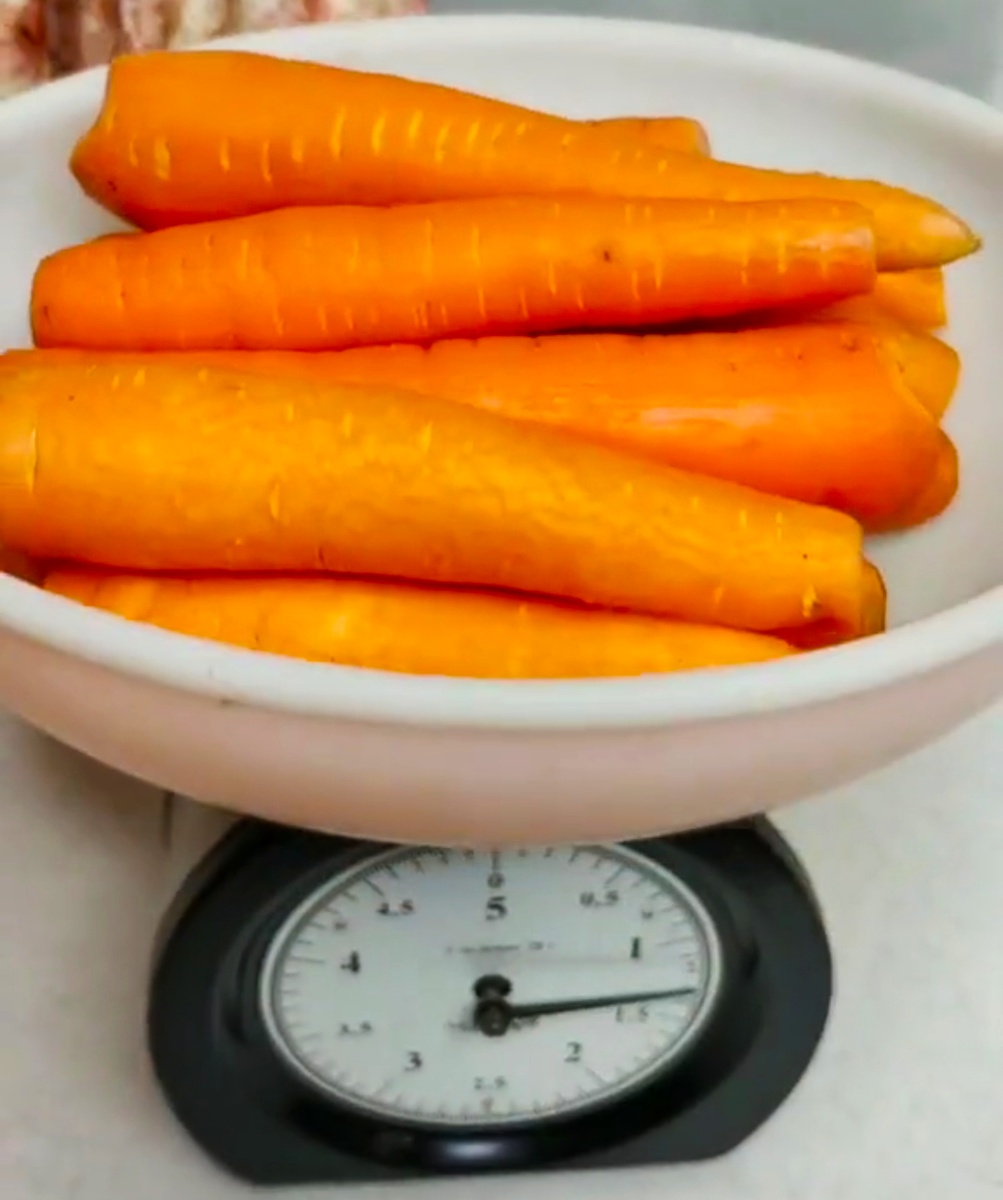 Морковь 1.2 кг. 